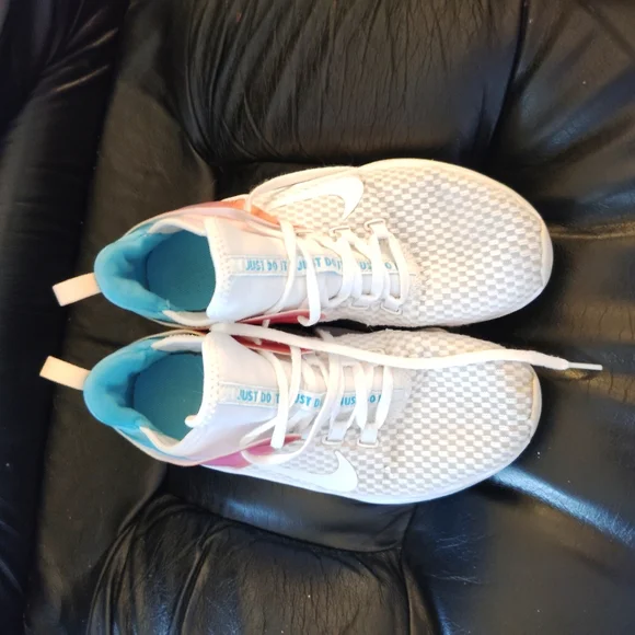 NIKE Air Max Bella White/Pink Athletic Sneakers - Size 8 - Picture 2 of 11